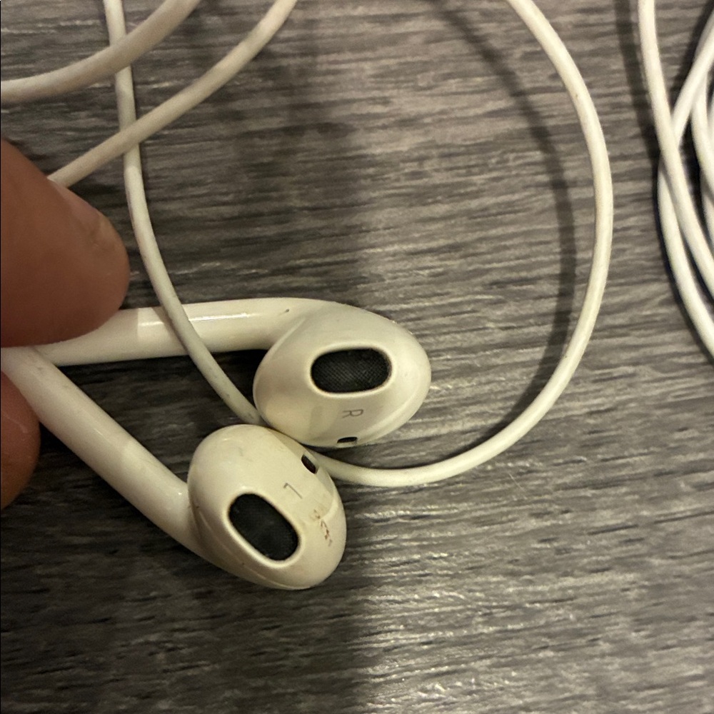All 3 Apple White Earbud Headphones 3 Pack - Picture 4 of 5